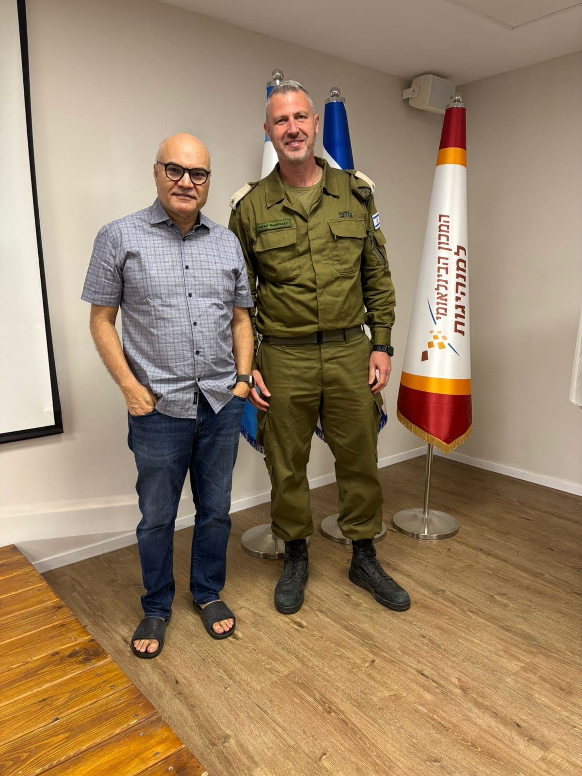 "Há possibilidade de acontecer na segunda-feira", diz Vagner Araújo sobre deixar Israel pela fronteira com a Jordânia após reunião com o Ministério de Relações Exteriores