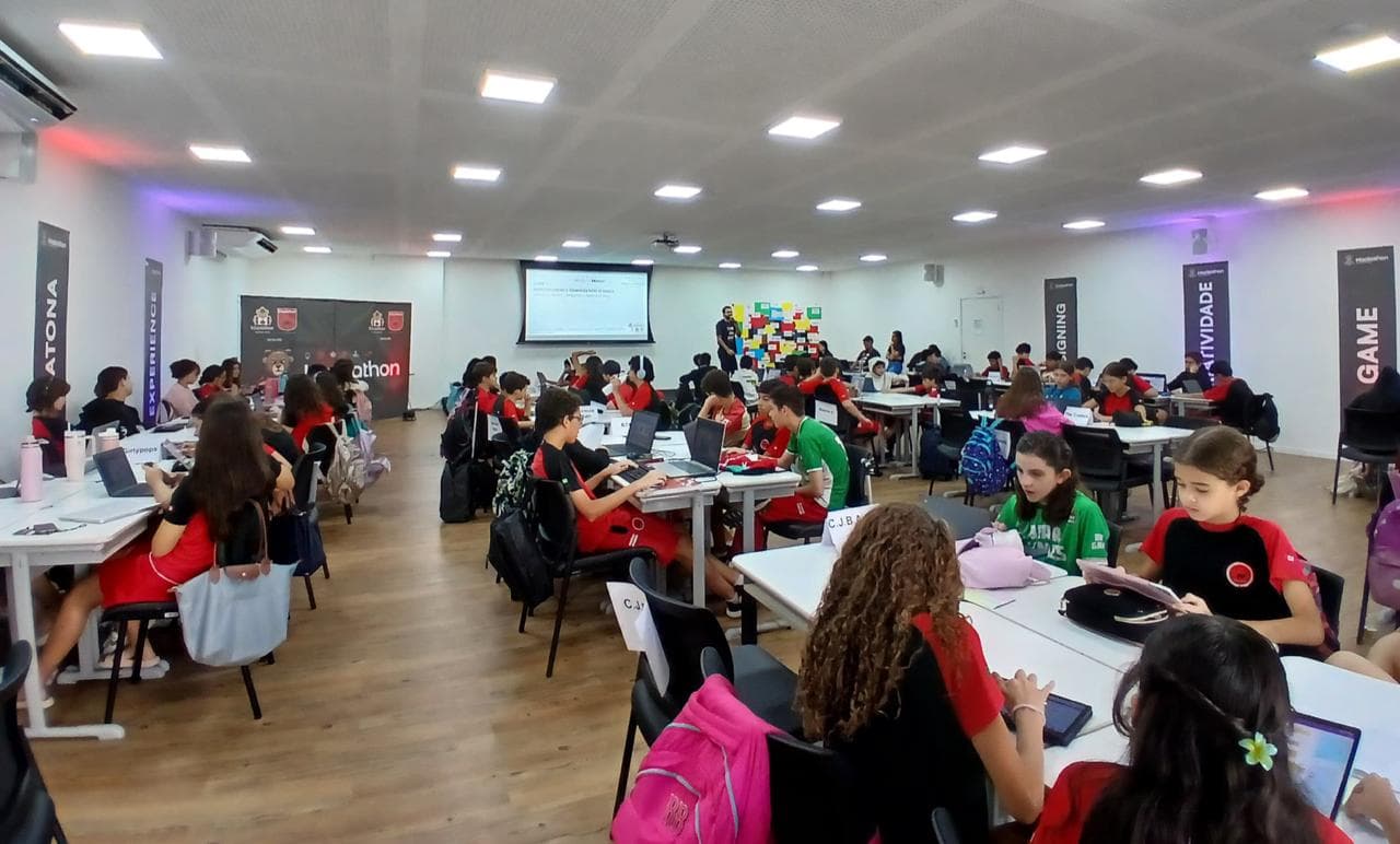 Maratona de criatividade e conhecimento da Maple Bear Natal discute ética e convivência no ambiente digital