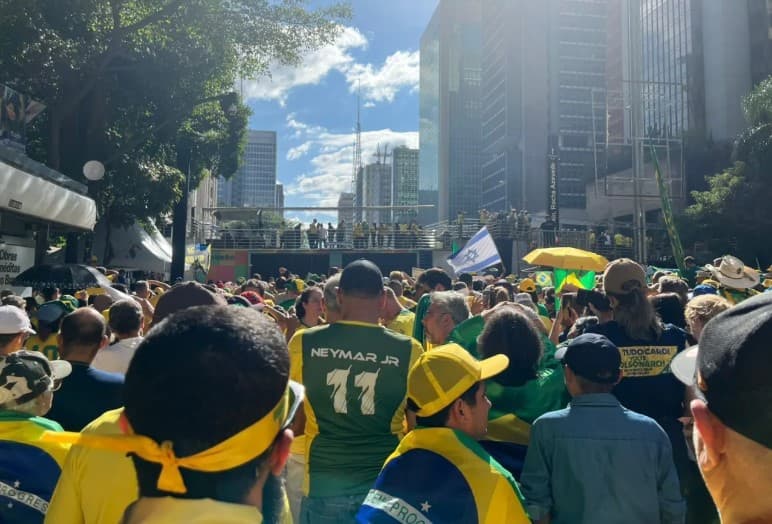 Não terá vaidade na escolha de nome caso Bolsonaro não dispute, diz Flávio em ato em SP