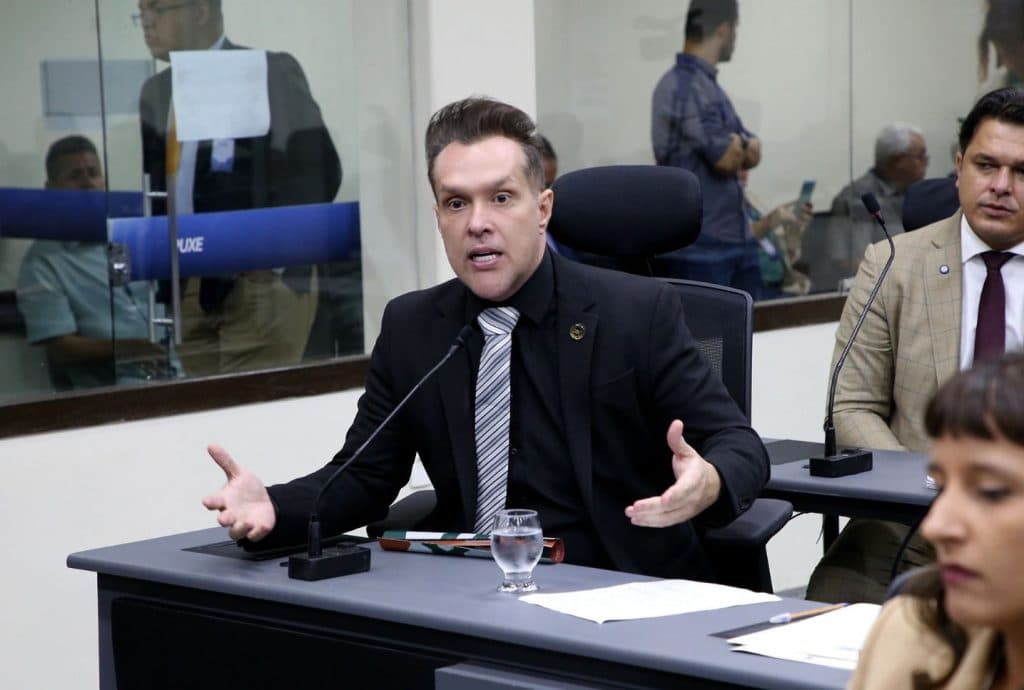 Câmara de Natal aprova projeto do vereador Eriko Jácome para impedir furtos de cabos de cobre em Natal