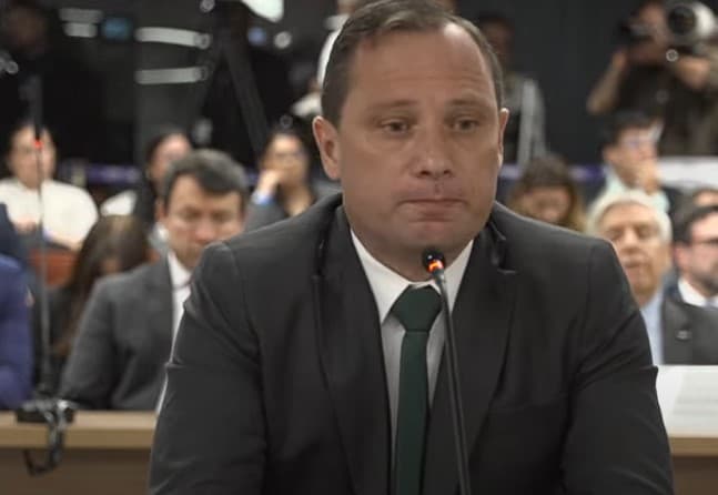 Provas obtidas por VEJA mostram que Mauro Cid mentiu no STF sobre mensagens
