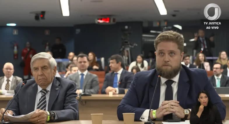Heleno fica em silêncio durante perguntas de Moraes em depoimento no STF