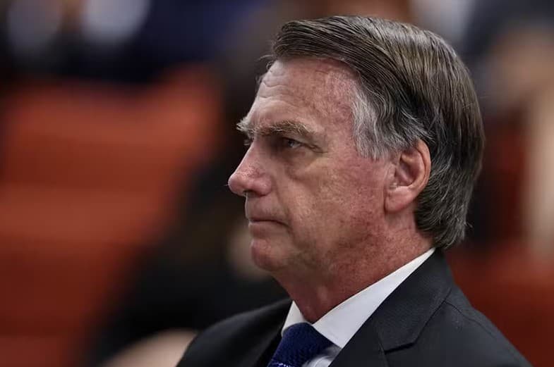 Bolsonaro passa mal durante agenda em Goiás, cancela compromissos e retorna a Brasília