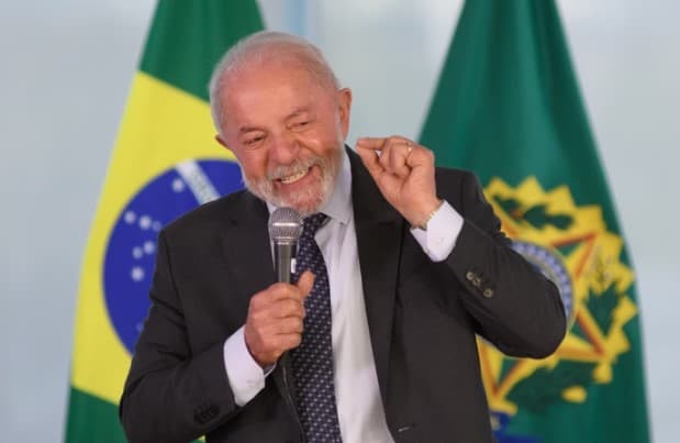 Lula diz não temer disputa em 2026: “Quem quiser ganhar de mim vai ter que andar mais do que eu na rua"