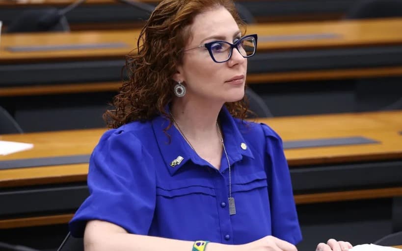 PF descobre localização de Carla Zambelli na Itália