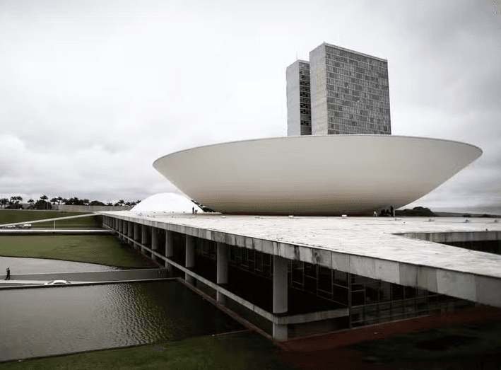 Congresso brasileiro gasta mais que o dos EUA e está entre os mais caros do mundo
