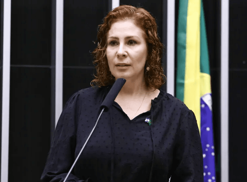 Detida em Roma, Carla Zambelli irá depor na Itália no dia 1º de agosto