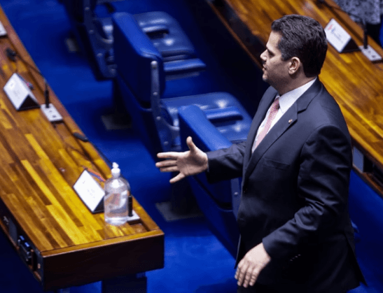 Planalto deve entregar Correios a Alcolumbre com cargo cobiçado pelo União Brasil