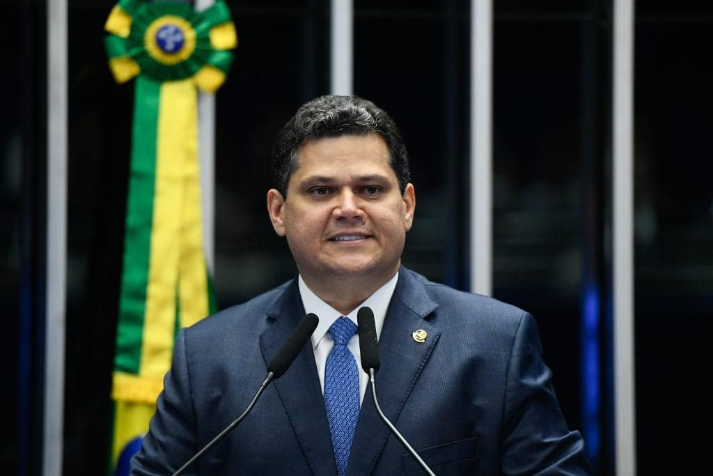 Alcolumbre leva a líderes proposta de sua autoria que limita acesso ao STF