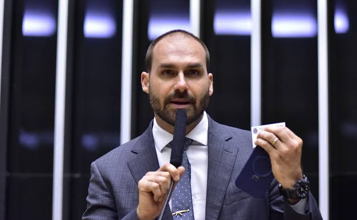 Eduardo Bolsonaro diz que Moraes “desafia” Trump após decisão no STF
