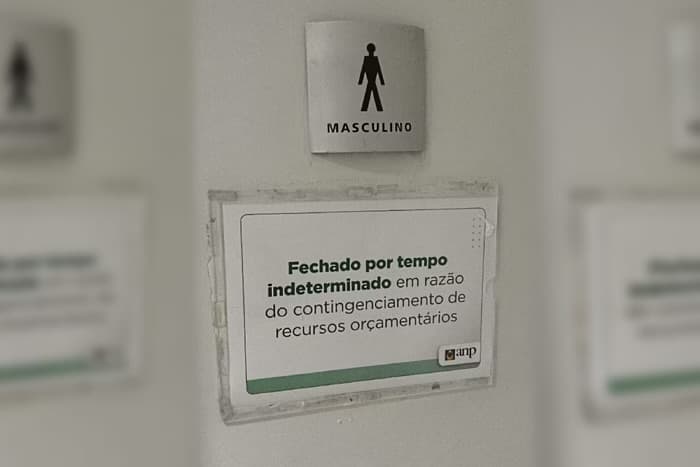 ANP fecha banheiro de funcionários e culpa governo por falta de verba