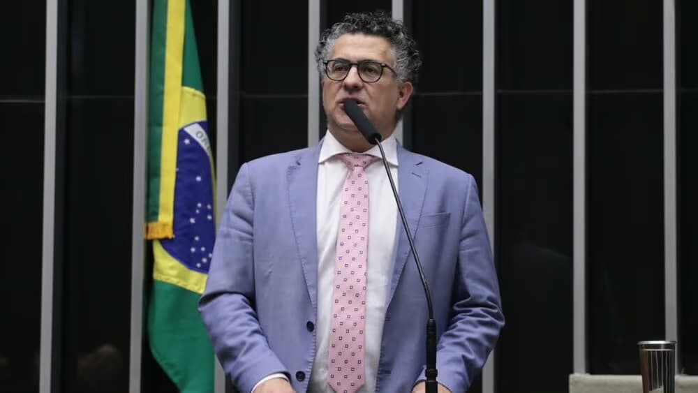 Deputado do PT pede proibição da entrada de secretário dos EUA no Brasil
