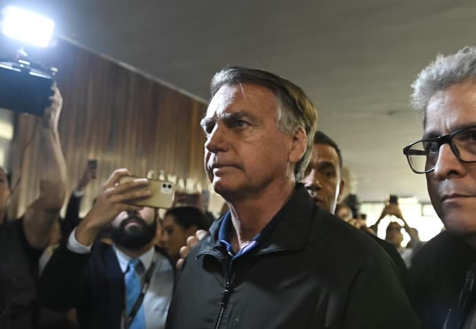 Defesa de Bolsonaro protocola no STF esclarecimento solicitado por Moraes sobre descumprimento de medidas cautelares
