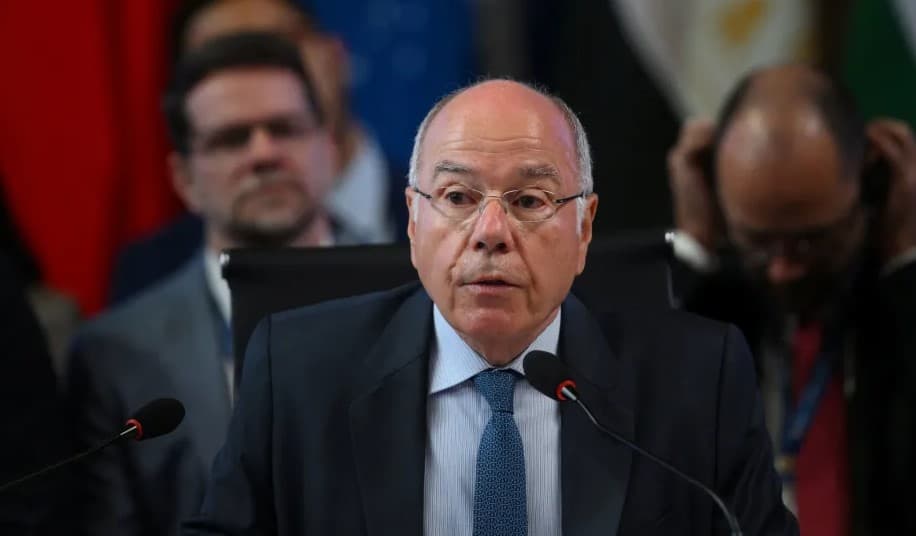 Chanceler Mauro Vieira retorna ao Brasil sem reunião sobre tarifaço em Washington
