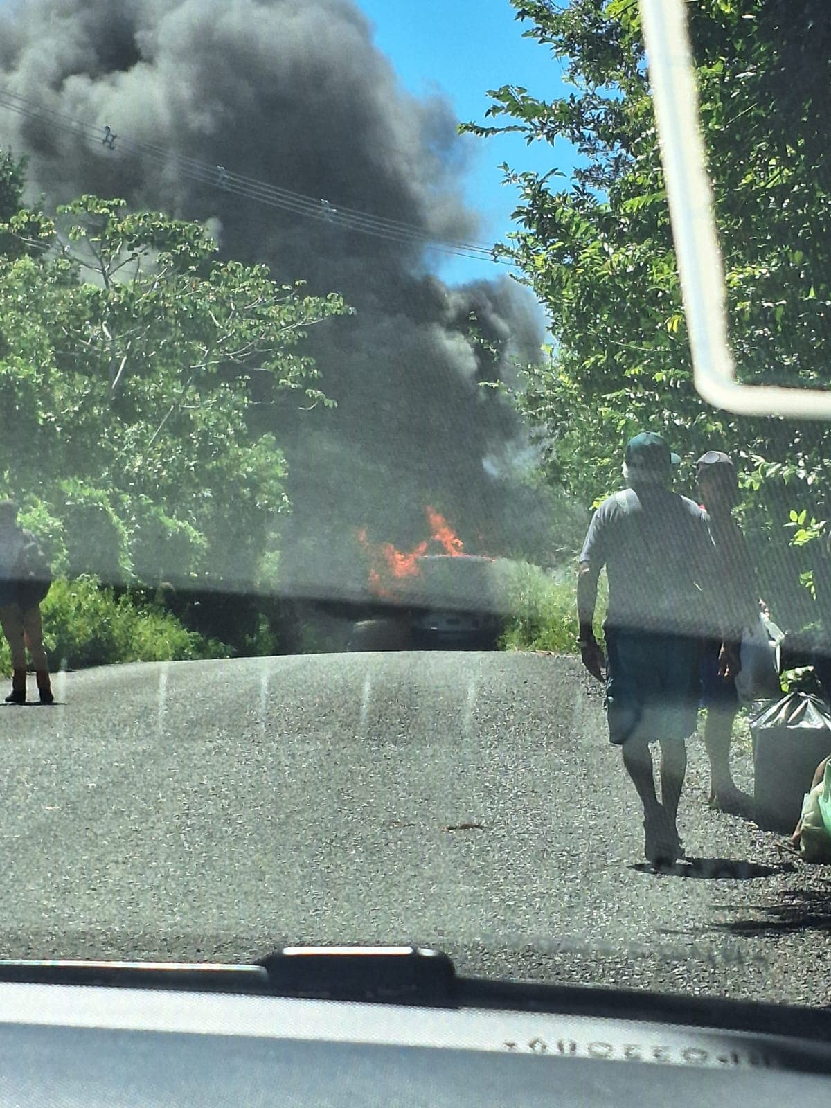 VÍDEO: Ônibus fica destruído após pegar fogo na estrada de Tabatinga