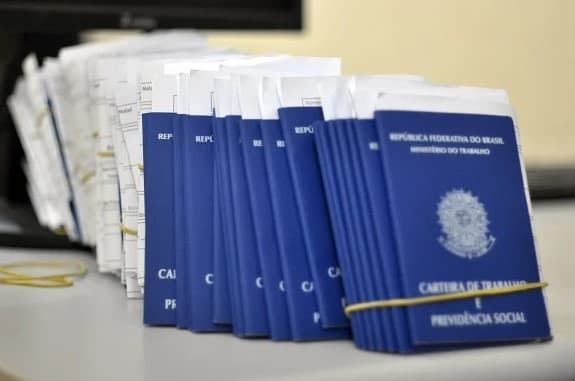 Lei estadual que impõe reserva de vagas para travestis e transexuais em empresas privadas com incentivos fiscais é inconstitucional, decide Justiça