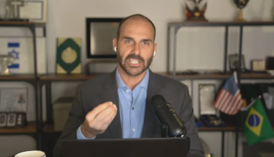 Eduardo xinga aliado de "Baita FDP" após vazamento de reunião secreta entre Flávio Bolsonaro e Vorcaro