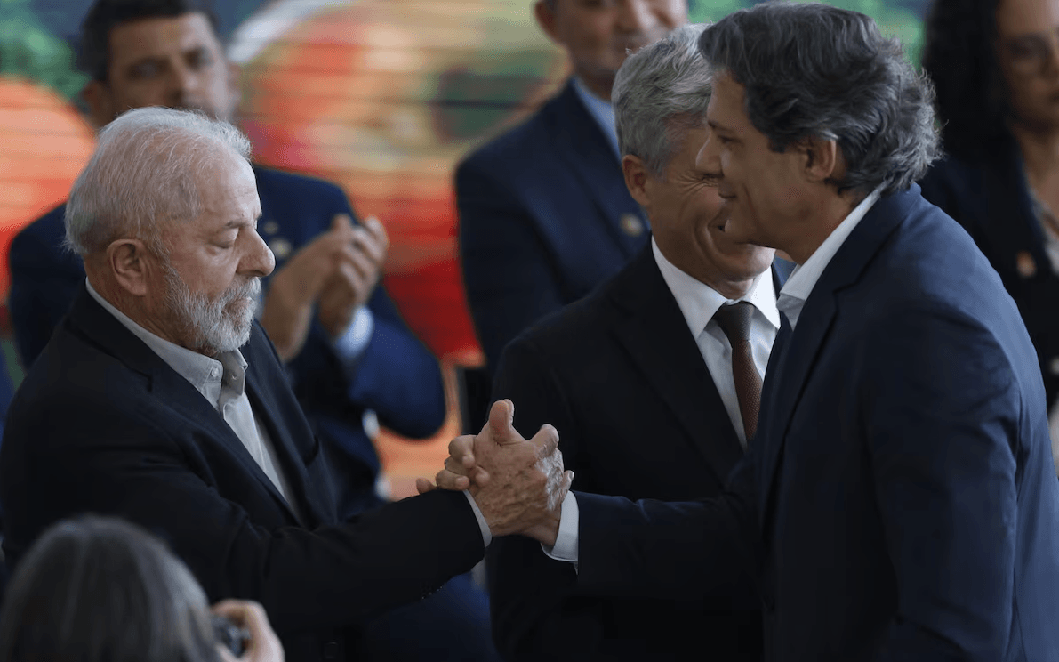 Haddad entrega a Lula plano de socorro contra tarifaço de Trump