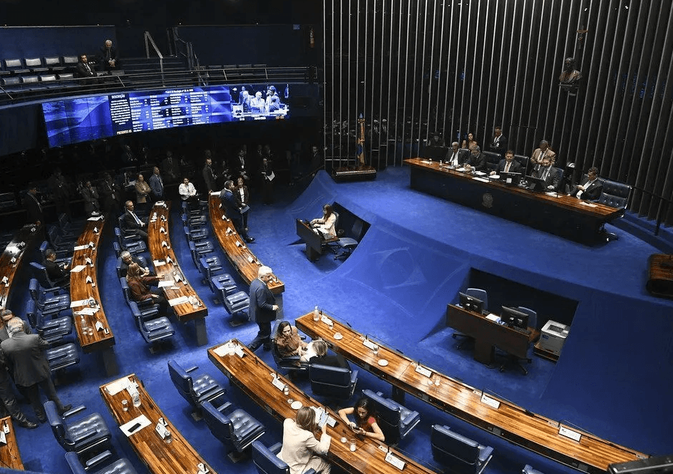 Congresso deve analisar hoje PL da Adultização e PEC da blindagem