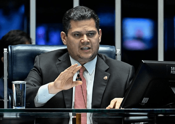 Alcolumbre cede a ministro de Lula em indicação para agência reguladora
