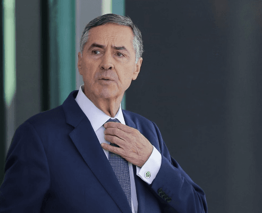 Filho de Barroso decide não retornar aos EUA após sanções de Trump