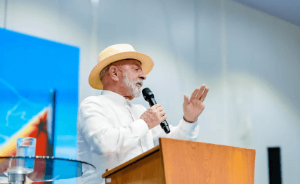 Lula discute desemprego e exclusão social em conferência sobre economia solidária
