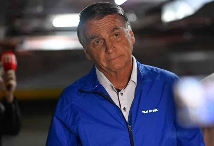 PF apreende novo celular de Bolsonaro