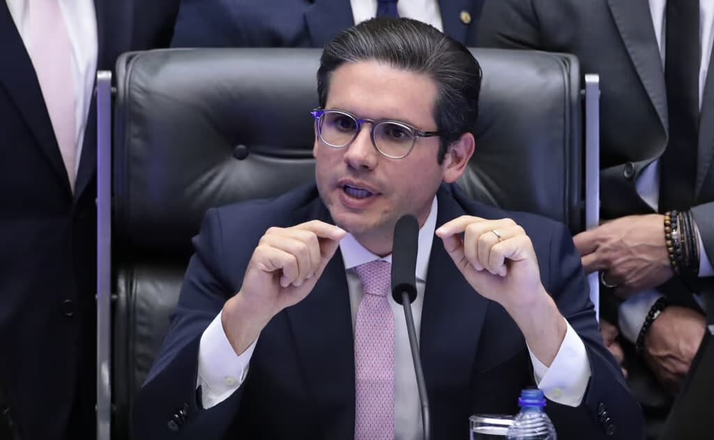 Motta quer votar PL que endurece regras de proteção de crianças e adolescentes