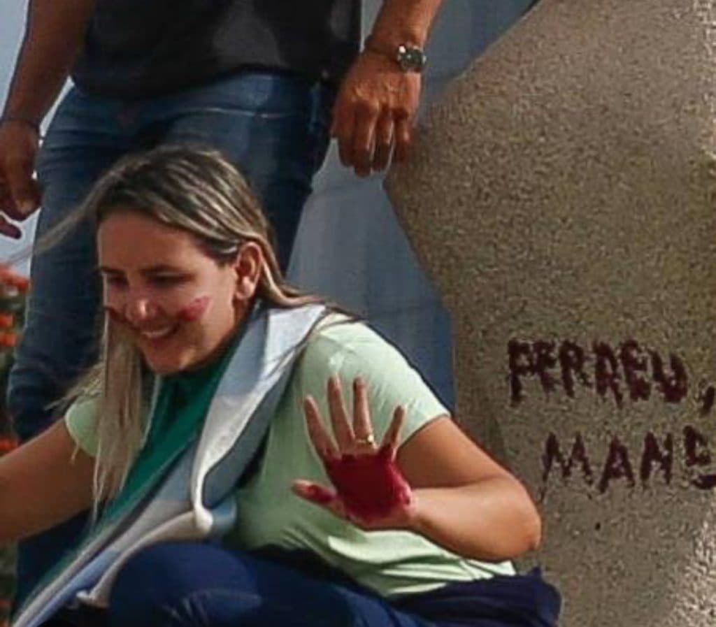 Moraes nega recurso e mantém pena de 14 anos para “Débora do batom”