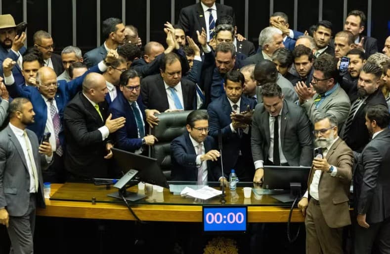 Motta nega acordo com oposição por anistia em troca de retomada de plenário: ‘Não negocio prerrogativas'