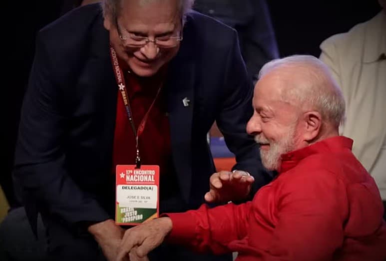 Em evento do PT, Lula saúda presença de Delúbio, Vaccari e Dirceu, condenados na Lava-Jato e Mensalão