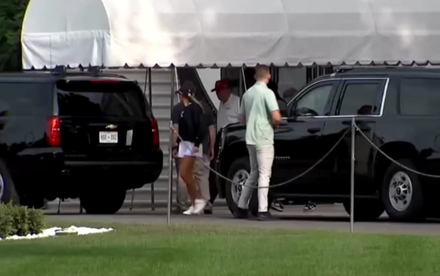 Trump joga golfe nos EUA após ser alvo de fake news sobre morte