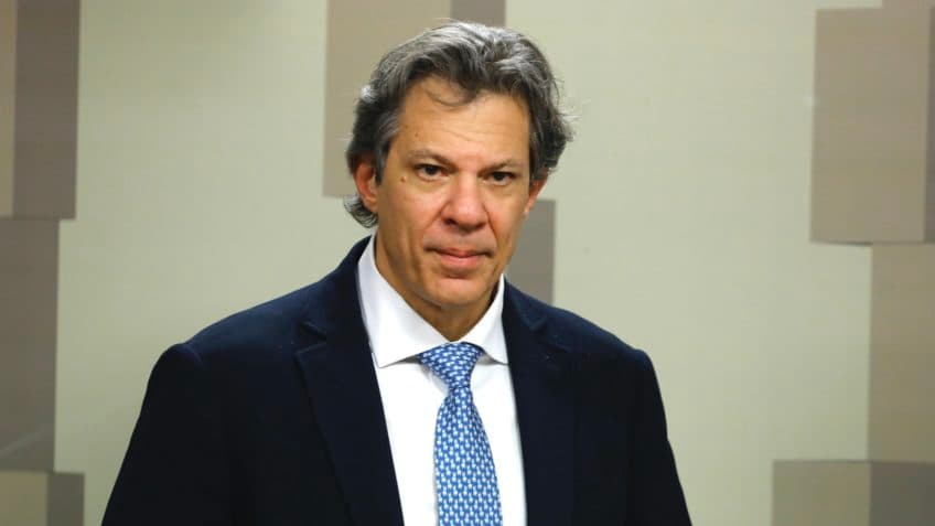 Haddad critica "elite" que reclama do Estado e não contribui