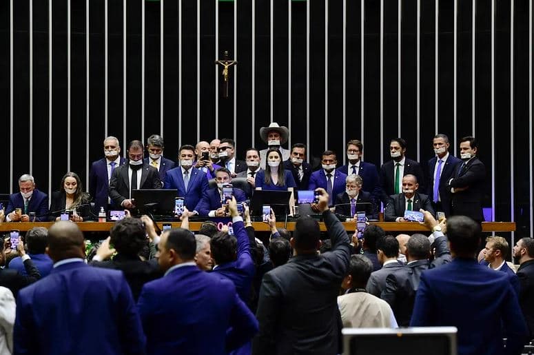 Câmara dos Deputados publica novo regimento que reduz mecanismos de obstrução da pauta