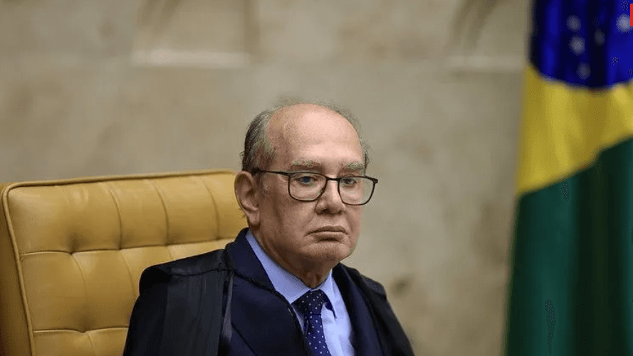 "Fugiu do país covardemente", diz Gilmar Mendes sobre Eduardo Bolsonaro