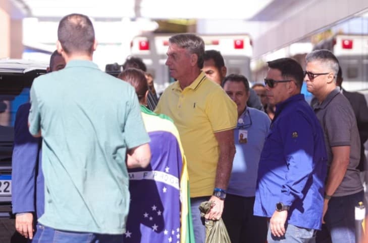 Jair Bolsonaro deixa hospital após passar por bateria de exames no DF; resultados mostram doenças com necessidade de tratamento contínuo