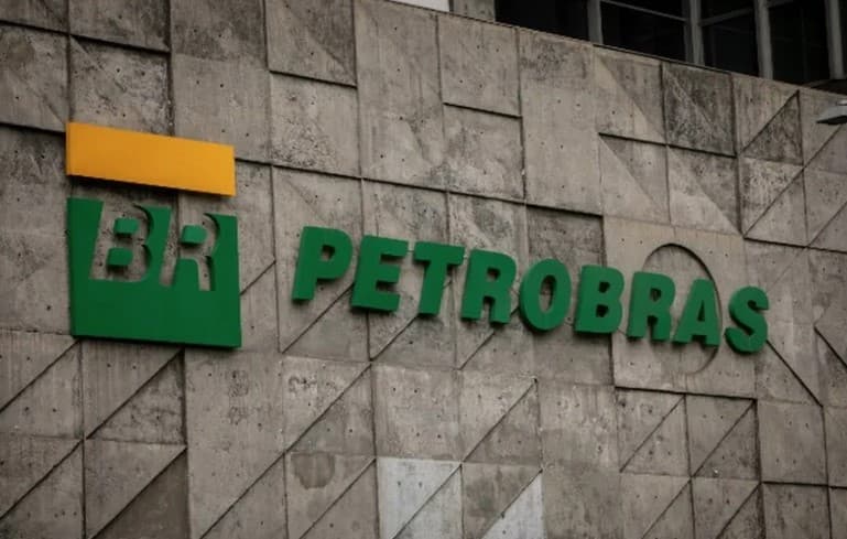 Ações da Petrobras caem quase 7% após anúncio de retorno à distribuição de gás e divulgação de resultados do 2º trimestre