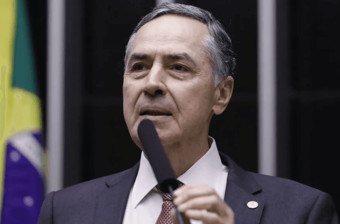 Com indefinição de Barroso, Lula já avalia cenários para o STF