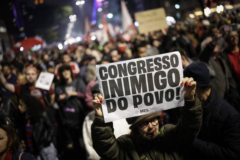 Esquerda vai às ruas contra Congresso constrangida por votos do PT a favor da PEC da Blindagem