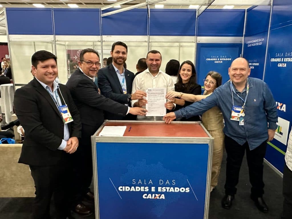 Prefeito Emídio Júnior assina novo contrato com a Caixa para financiamento de mais obras e ações no município