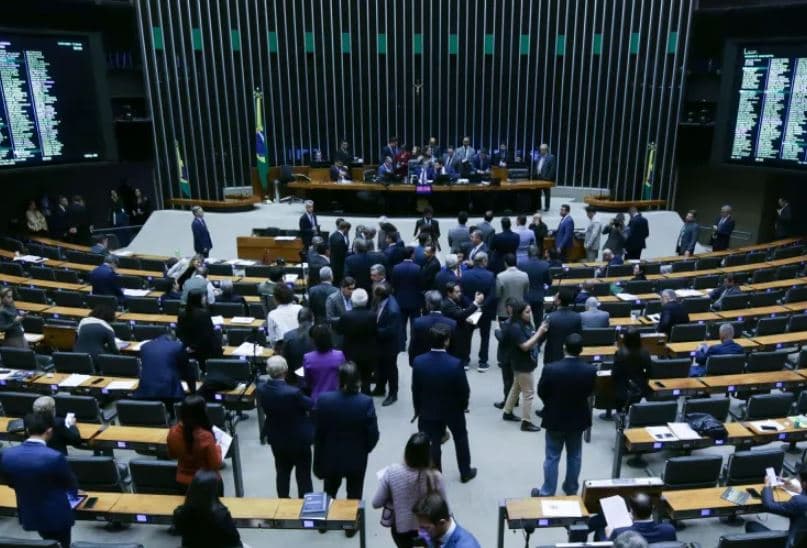 Saída de Sabino expõe dilema do Centrão entre pragmatismo e oposição a Lula