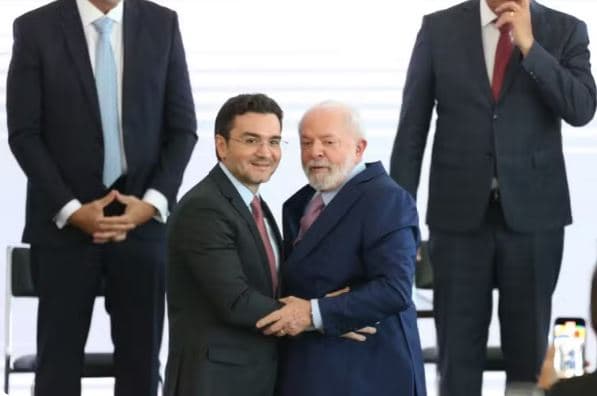 Saída de Sabino do ministério abre articulação por sucessor no Turismo