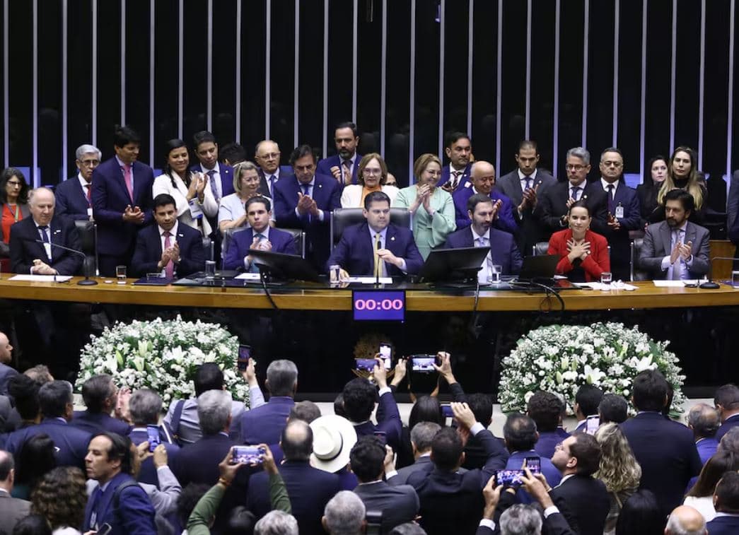 Senado barra PEC da Blindagem e freia ofensiva da Câmara em projetos polêmicos