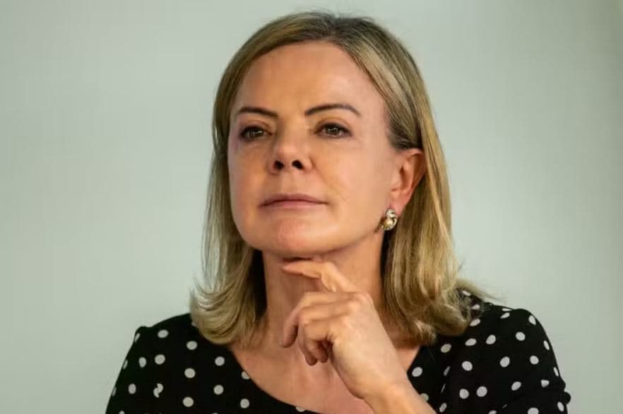 Gleisi convoca ministros do Centrão para reunião e tenta barrar anistia a condenados pelo 8 de Janeiro