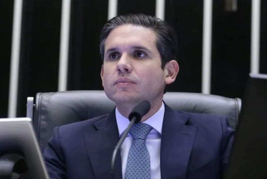 "O país precisa andar", diz Hugo após urgência de anistia ser aprovada