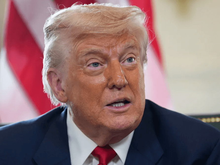 Trump anuncia tarifa de 10% sobre madeira e 25% sobre armários e móveis