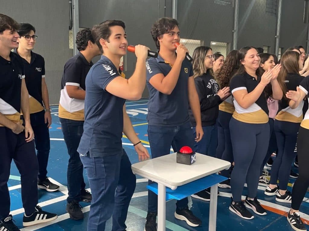 Na reta final para o Enem, Colégio Porto realiza momento de descontração e brincadeiras para os alunos
