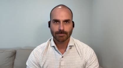 Eduardo Bolsonaro critica relator da anistia e cita possíveis sanções