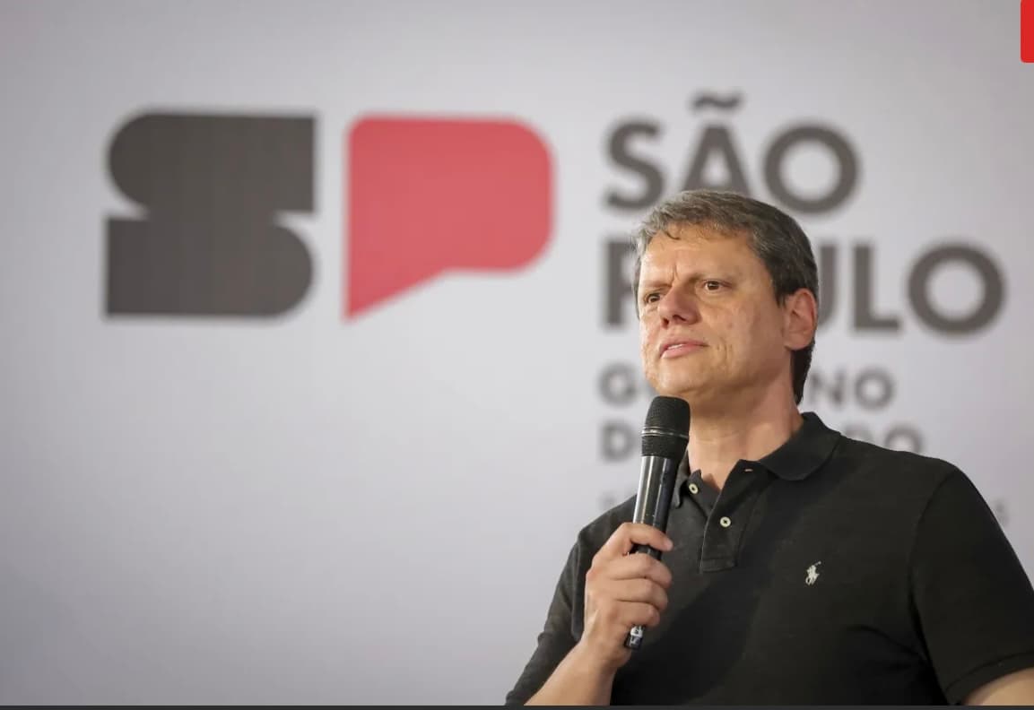 Tarcísio diz que Lula e Trump têm que "sentar e conversar mesmo"