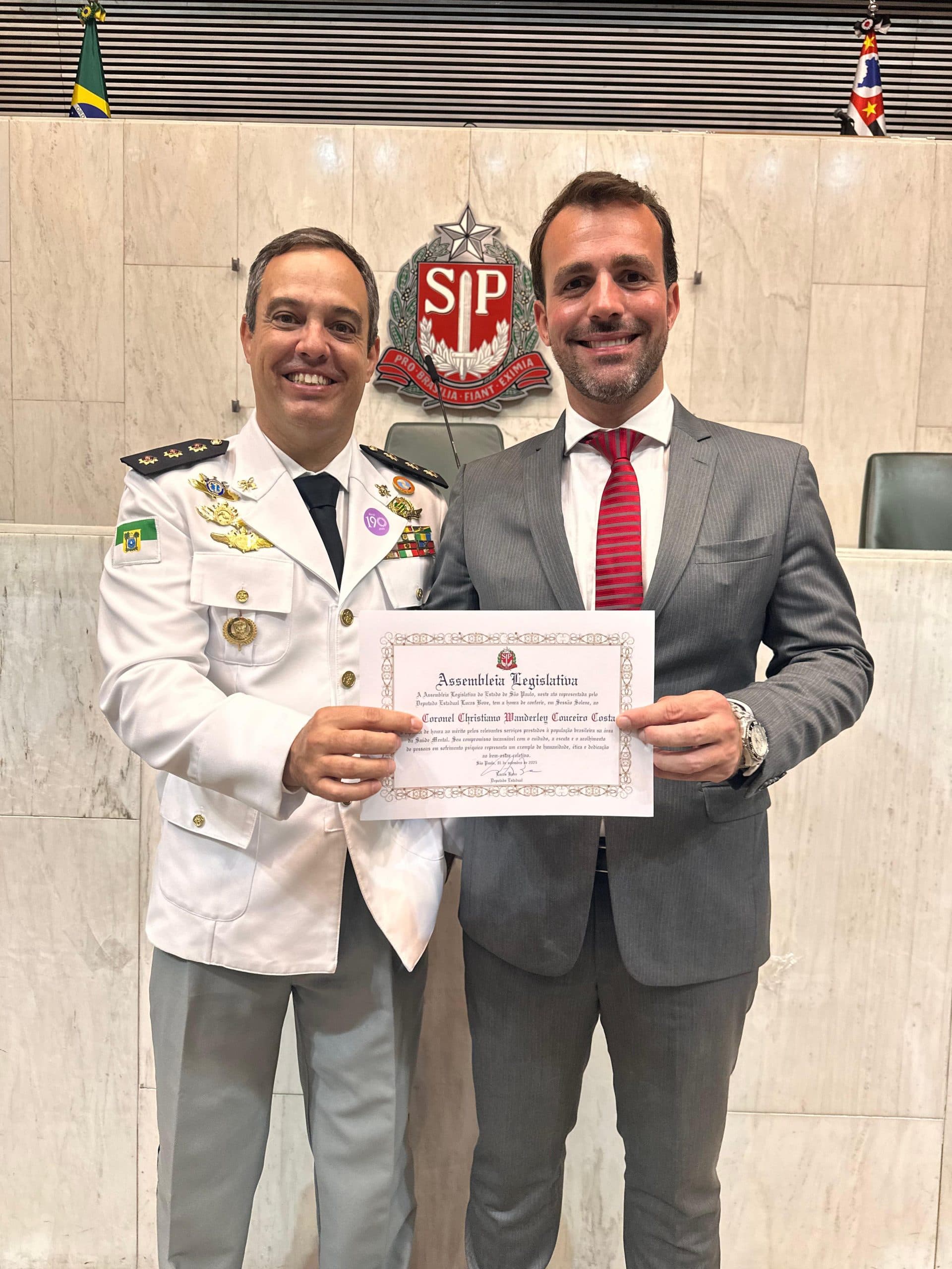 Coronel Couceiro do Corpo de Bombeiros recebe homenagem na Assembleia Legislativa de São Paulo